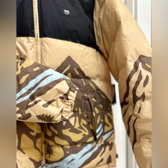 Vans Mountain jacket- this did not fit me when it arrived, still has tags - Picture 3 of 15